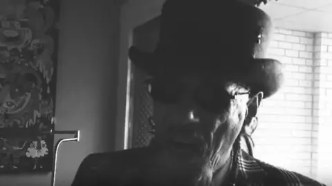 Enrique Villareal, 'El Drogas', en el videoclip de la canción compuesta para los detenidos por la agresión de Alsasua.