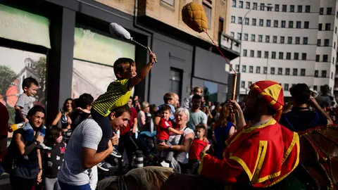 Gigantes y cabezudos durante el día del Privilegio de la Unión. PABLO LASAOSA 03