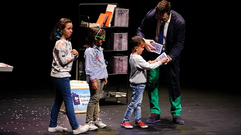 Festival la vuelta al cole con Magia y Gorgorito en el Baluarte. MIGUEL OSÉS_4