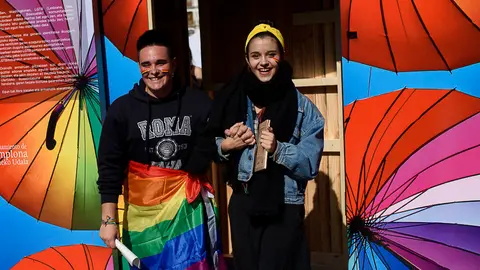 La concejala, Laura Berro, participa en una presentación simbólica de una _salida del armario_. PABLO LASAOSA 12