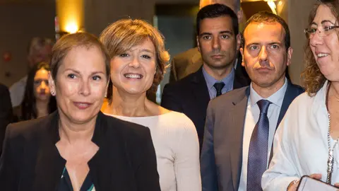 La ministra de Agricultura y Pesa, Alimentación y Medio Ambiente, Isabel García Tejerina participa en el foro de Navarra Televisión, con la presencia de la presidenta Uxue Barkos. IÑIGO ALZUGARAY (9)