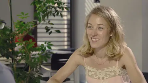 Un fotograma de los nuevos anuncios de Nasuvinsa impulsando el alquiler social y la rehabilitación de viviendas en Navarra