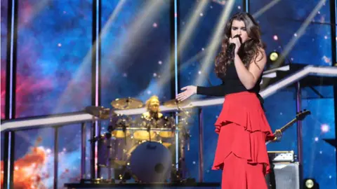 La cantante pamplonesa Amaia Romero durante su actuación en la gala 0 de Operación Triunfo RTVE 2