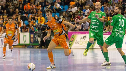 Partido entre Osasuna Magna y Aspil Vidal disputado en el pabellón Anaitasuna (64). IÑIGO ALZUGARAY