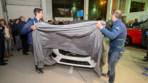 Presentación del nuevo Volvo XC60 en el concesionario Navarsuecia con presencia de corredores del Movistar Team de ciclismo. PABLO LASAOSA 12