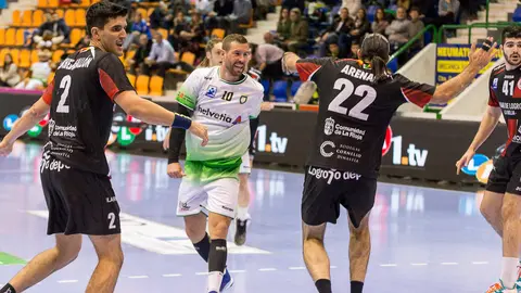 Partido de la Liga Asobal entre Helvetia Anaitasuna y Balonmano Logroño La Rioja disputado en el Pabellón Anaitasuna (16). IÑIGO ALZUGARAY