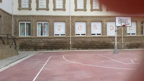 Pintadas en el instituto de Sangüesa (8) FACEBOOK