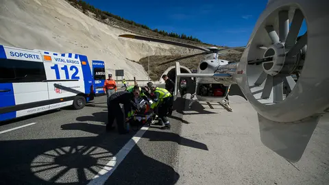 Bomberos de Navarra junto a Policía Foral, Guardia Civil y efectivos sanitarios participan en un simulacro de accicente en un túnel. PABLO LASAOSA13