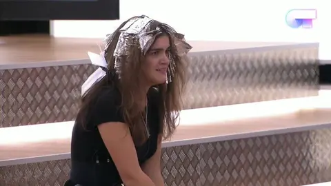 La pamplonesa Amaia Romero durante un ensayo después de que los peluqueros de OT le hiciesen mechas para aclarar su tono de pelo RTVE