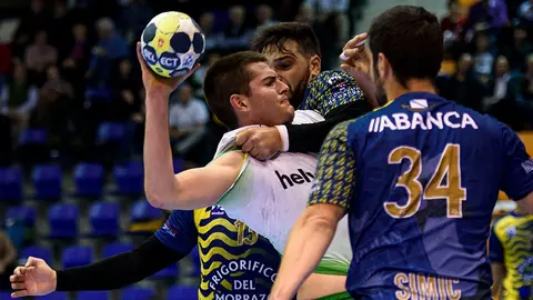Bazán. El balonmano anaitasuna juega en casa contra el Cangas. MIGUEL OSÉS_6