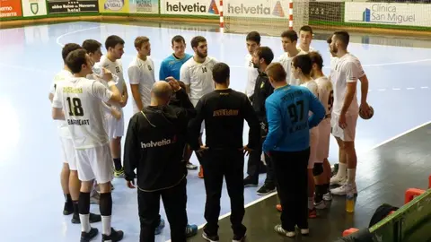 Tiempo muerto del filial del Helvetia Anaitasuna, ante el Romo.