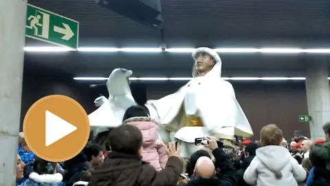 La despedida de los gigantes de Pamplona tras la procesión de San Saturnino NAVARRACOM 1