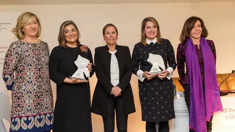 Premios de Amedna a la directora de Schneider Electric, Elisa Genua, y la gerente de Sannas, Irene Puyada. IÑIGO ALZUGARAY (31)