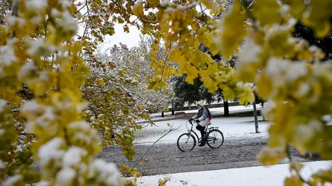 _Pamplona amanece bajo un manto de nieve. PABLO LASAOSA05