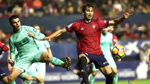 Lucas Torró ante el Barcelona B. La Liga.