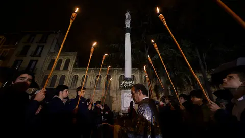  Inauguración de las luces de Navidad y ofrenda exterior a la Inmaculada en la Iglesia de San Lorenzo. PABLO LASAOSA 002