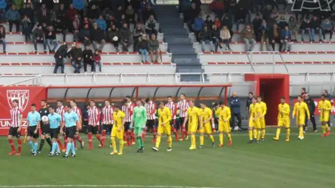 Salida de los dos equipos, Athletic B y Osasuna B en Lezama. Twitter Athletic.