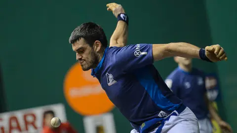 Bengoetxea VI-Larunbe se enfrentan a Ezkurdia-Zabaleta en partido correspondiente al Campeonato de Mano Parejas. PABLO LASAOSA 022