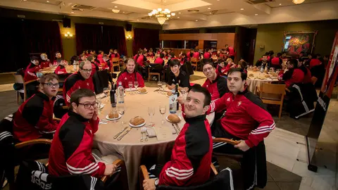 Los diferentes equipos de Osasuna celebran una comida de Navidad. Genuine