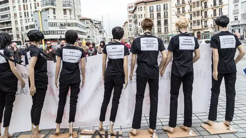La Asociación de Autoescuelas de Navarra se concentra para protestar por la falta de examinadores (04). IÑIGO ALZUGARAY