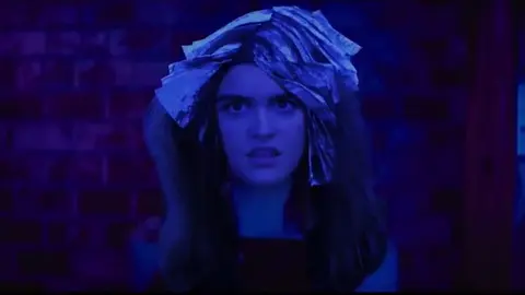 Fotograma del videoclip de La la land recreado con imágenes de la pamplonesa Amaia Romero y el catalán Alfred García. TWITTER @ayo_vega