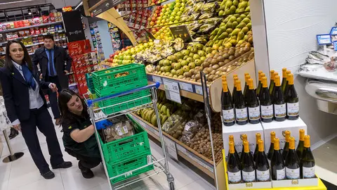 BM Supermercados abre un establecimiento en la calle Bergamín, en el local del antiguo cine Mikael (24). IÑIGO ALZUGARAY