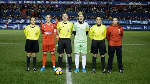 as selecciones femeninas de fútbol de Navarra y Cataluña se enfrentan en un partido amistoso en El Sadar. PABLO LASAOSA 015