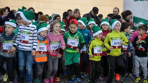 VII Carrera Infantil de Navidad organizada por ASVONA y El Corte Inglés. PABLO LASAOSA 025