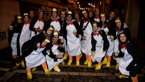 Los mejores disfraces de la Nochevieja de Pamplona para dar la bienvenida a 2018. MIGUEL OSÉS (20)