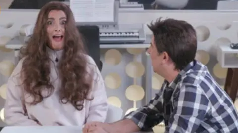 La parodia de la pamplonesa Amaia Romero en el programa de humor de Neox, Homo Zapping ATRESMEDIA