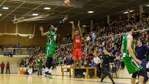 Partido entre Basket Navarra y La Roda disputado en el Pabellón Arrosadía (03). IÑIGO ALZUGARAY