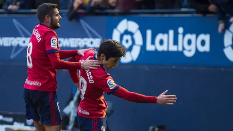 Borja Lasso celebra su gol en el Osasuna - Leonesa. Pablo Lasaosa.