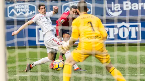 Partido entre Osasuna y la Cultural Leonesa disputado en El Sadar (60). IÑIGO ALZUGARAY