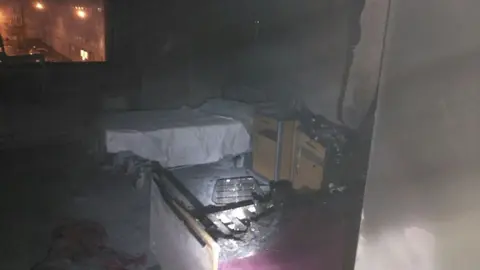 Imagen de una de las habitaciones incendiadas en la Clínica Padre Menni de la Rochapea BOMBEROS DE NAVARRA