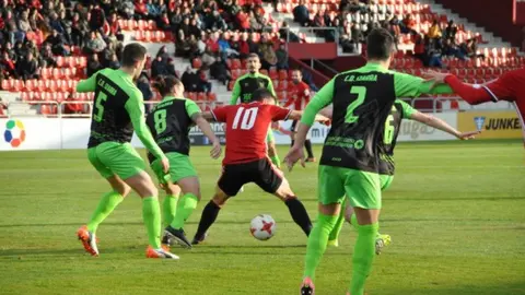 Partido entre Mirandés e Izarra en Anduva. CD Mirandés.
