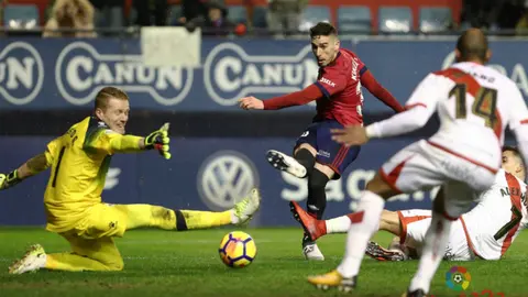 Kike Barja en acción ante el Rayo. La Liga.