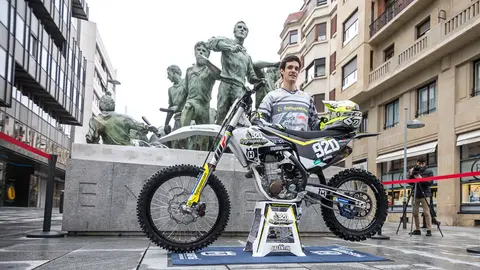 Presentación del Team del Piloto navarro Ander Valentín que va a disputar el Campeonato del Mundo de Motocross MXGP (04). IÑIGO ALZUGARAY