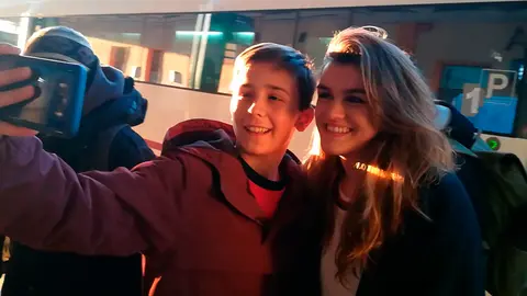 Amaia y Alfred a su llegada a la estación de trenes de Pamplona JAVIER OLAVERRI SARA 2