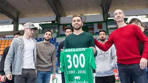 Rafa Usín cumple 300 partidos como jugador de Osasuna Magna Xota (18). IÑIGO ALZUGARAY
