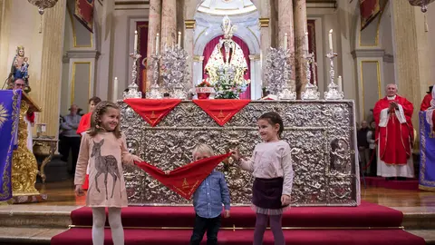 Tercer peldaño de la escalera de San Fermín con homenaje al maestro Turillas. PABLO LASAOSA 06