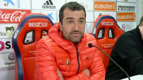 Diego Martínez en rueda de prensa en Tajonar.