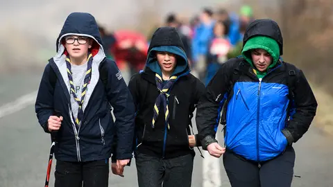 Miles de peregrinos caminan hacia Javier en la segunda Javierada de 2018. PABLO LASAOSA 25