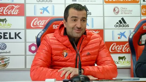 Diego Martínez en rueda de prensa en Tajonar.