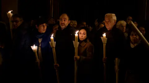 La Hermandad de la Pasión traslada la imagen de la Dolorosa desde la iglesia de San Lorenzo hasta la Catedral. PABLO LASAOSA 15