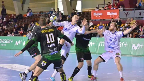 Partido del Helvetia Anaitasuna en León. Twitter Ademar León.