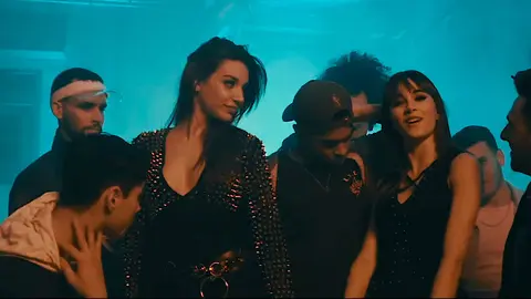 Captura de un frame del vídeo oficial de 'Lo malo'. YOUTUBE