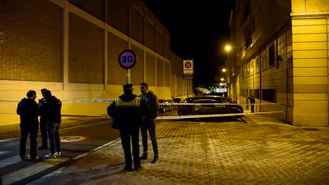 Policía Municipal y Policía Nacional intervienen en una reyerta en la Calle Monjardín de Pamplona. PABLO LASAOSA 06