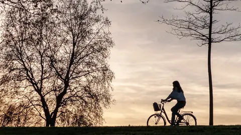 Tarde primaveral en la Vuelta del Castillo de Pamplona. Tiempo, calor, sol.  (18). IÑIGO ALZUGARAY