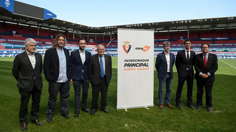 Osasuna presenta a Kirolbet como su nuevo patrocinador para las próximas tres temporadas. PABLO LASAOSA 08