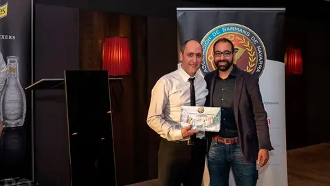 Francisco Javier Serrano Arriazu, de La Parrillada de Cizur, primer clasificado en el Concurso Navarro de Combinados BARMANS DE NAVARRA